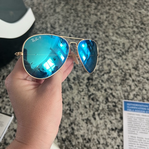 Ray-Ban aviators - Picture 2 of 5